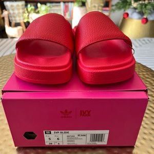IVY PARK RED SLIDES